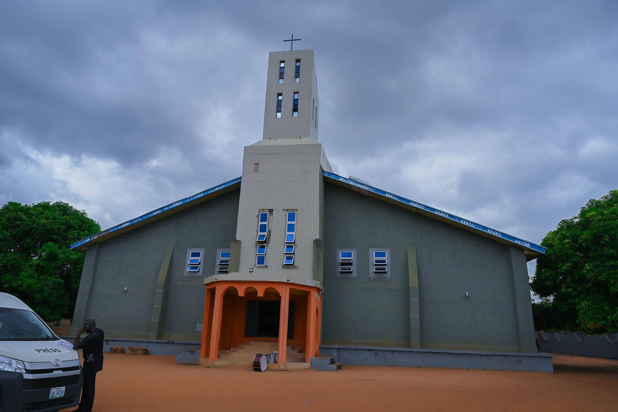 Transforming LivesThrough the Word of God